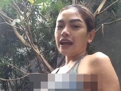 Berbagi Tips Ratakan Perut Pasca Melahirkan, Nikita Mirzani Seksi di Kolam Renang