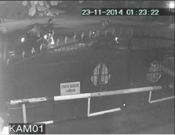 Hampir Satu Menit Pelaku Menghujani Batu di Area Pos 4 Gedung Sate