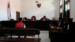 Dituntut 12 Tahun Bui karena Bunuh Teman Gay, Ryan Berurai Air Mata