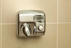 Dibanding Tisu, Pengering Tangan Lebih Banyak Sebarkan Kuman di Toilet