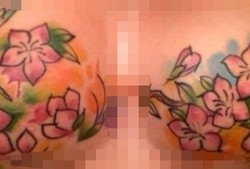 Lebih Berseni, Ibu Ini Tutup Bekas Luka Mastektomi dengan Tato Cantik