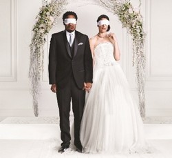 Sebelumnya Tak Saling Kenal, Orang-orang Ini Menikah Saat Pertama Bertemu