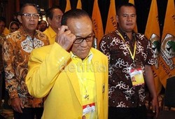 Agung Laksono Cs Melawan, Ical Gelar Pertemuan Tertutup dengan Prabowo