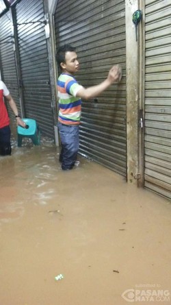 Pasar Cipulir Tergenang, Lalu Lintas di Sekitar Ciledug Macet