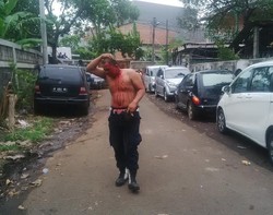 3 Pria Berseragam AMPG DPP Golkar Babak Belur Dipukuli Massa Yorrys