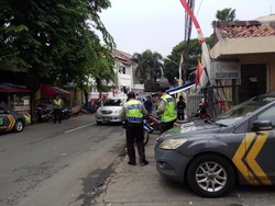 Jelang Pleno, Dua Truk Brimob Berjaga di DPP Golkar