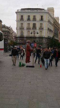 Serunya Puerta del Sol: Spanyol 0 Km dan Tempat Atraksi Seni di Madrid