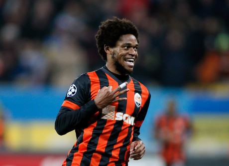 Tak Cuma Messi, Luiz Adriano Juga Punya Kans Bikin Rekor di Matchday 5