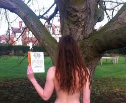 Mahasiswa di Inggris Gelar Kompetisi Pamer Bokong Seperti Kim Kardashian