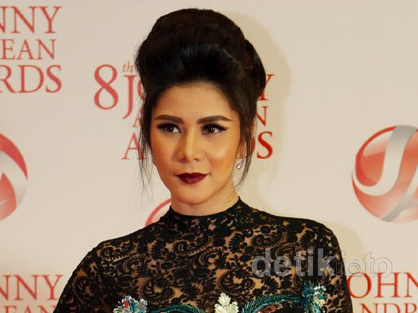 Cynthia Ramlan yang Tak Kalah Hot dari Olla