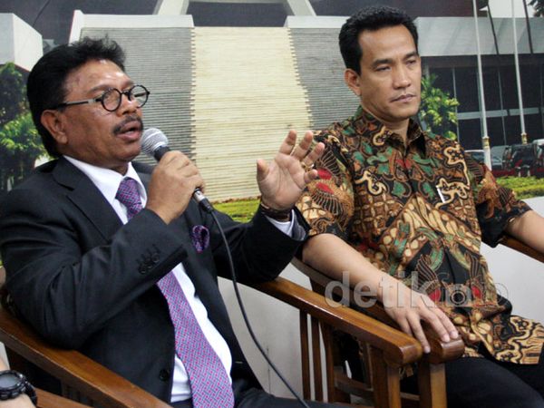 Diskusi Meneropong Interpelasi BBM