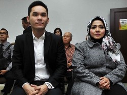 Divonis Cerai, Marshanda Fokus Skripsi