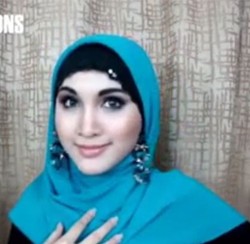 Tutorial Hijab Simpel Penggunaan Anting Tanpa Harus Pamer Telinga