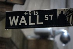 Pelonggaran Kebijakan Bank Sentral Bikin Wall Street Cetak Rekor
