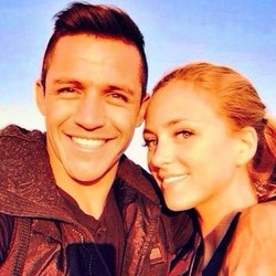 Terlalu Banyak Sepakbola dan Seks Diklaim Sudah Bikin Alexis Sanchez Kelelahan