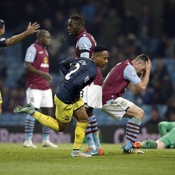 Southampton Petik Satu Poin dari Kandang The Villans