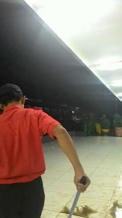 Masih Ada Stasiun Kereta Commuter Line yang Tak Nyaman Saat Hujan Turun