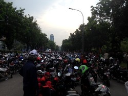 Buruh Bermotor Ninja Ini Ingin UMP Jakarta Setara Bekasi