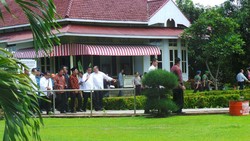 Sebelum ke Riau, Jokowi Menengok Rumah Pengasingan Bung Karno di Bengkulu