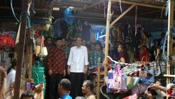 Tawa Lepas Jokowi Saat Dialog dengan Pedagang Pasar Bengkulu