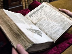 Buku Kumpulan Drama Shakespeare Ditemukan di Perpustakaan Prancis