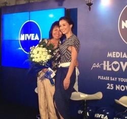 Julie Estelle Menangis Saat Bacakan Surat Untuk Sang Bunda