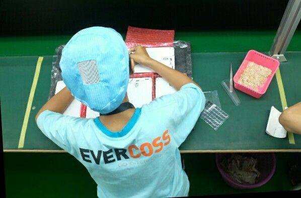 Blusukan ke Pabrik Ponsel Evercoss di Semarang