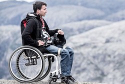 Lumpuh Tak Hentikan Martin Kejar Mimpi Jadi Penerjun Bebas Profesional