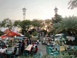 Meriahnya Alun-alun Kota Gresik, Seru!