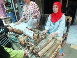 Gula Aren dan Deblo, Oleh-oleh Khas Dari Gunung Padang