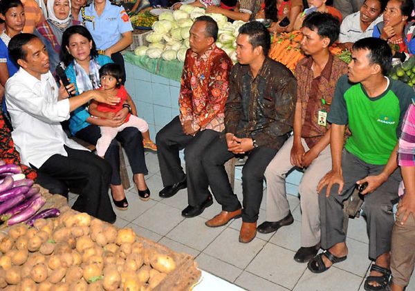 Jokowi Blusukan ke Pasar Panorama Bengkulu