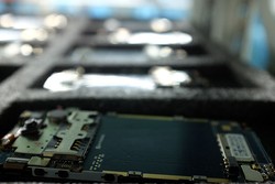 Sulitnya Bikin Ponsel yang Murni Made in Indonesia