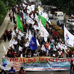 Buruh Hitung UMP Pakai Dolar, Pengusaha: Orang Akan Takut Investasi di RI