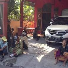 Rumah Ketua Dewan Kota Mojokerto Diduduki Puluhan Pasien Kusta