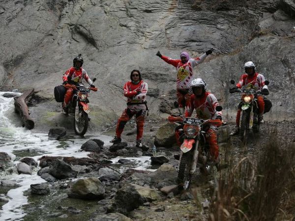 Tim VIAR  'Nongkrong' di Ijen