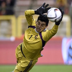 Barcelona Pernah Tolak Courtois dan Varane