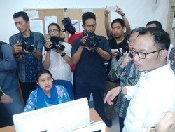 Menaker Hanif Siap Bekerja Sama dengan Nusron Benahi Masalah TKI