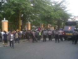 Demo Bentrok di Yogya, 3 Mahasiswa Diamankan dan Dilarikan ke RS