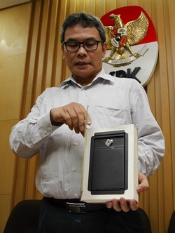 Tahanan KPK Bawa Duit Jutaan, Disembunyikan di Buku Zikir Sampai Ember