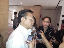 Surat ke Kemenkum HAM Disambut Tawa Ical, Ini Respons Agung Laksono