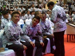 Hadiri HUT Guru di Istora, Para Menteri Kabinet Kerja Pakai Seragam PGRI