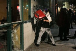 400 Orang Ditangkap Terkait Protes Atas Putusan ABG Ferguson