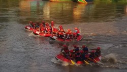 Serunya Nonton Lomba Kano dan Rafting di Sungai Musi