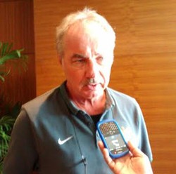 Ditegaskan soal Pensiun atau Lanjut Melatih, Riedl: Kita Lihat Tahun Depan