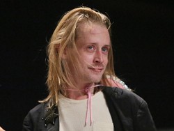 Macaulay Culkin Terekam Video Cium Penyanyi R&B Pria