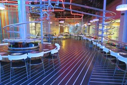 Wouw! Di Abu Dhabi Kini Ada Restoran Memakai Roller Coaster