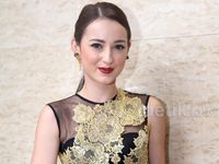 Julie Estelle Cantik Dibalut Dress Ivan Gunawan