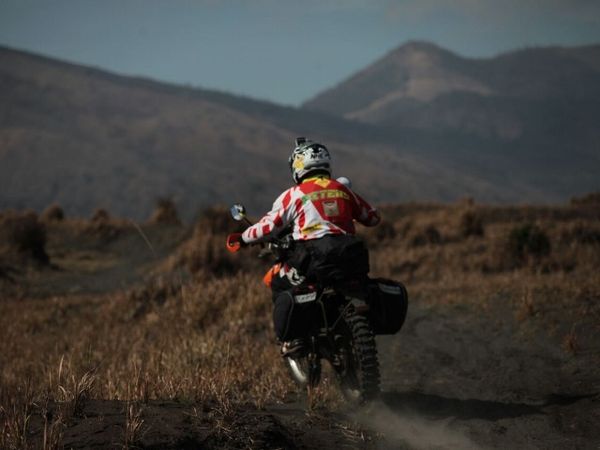 Tim VJI Bermain di Bukit Teletubbies