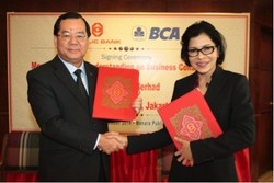 Perkuat Kerjasama Menjelang AEC 2015, BCA Tandatangani Nota Kesepahaman (MoU) dengan Public Bank Berhad