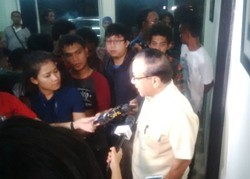 Akbar Tandjung Tiba di DPP, Rapat dengan Agung Laksono Cs